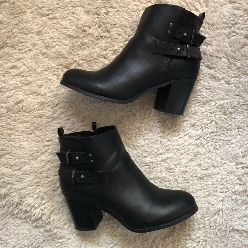Black heeled boots - Picture 2 of 6